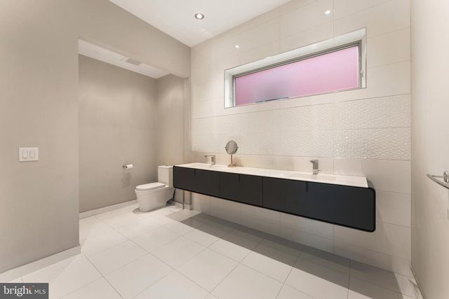 152 VINE ST, Philadelphia, PA 19106