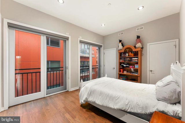 152 VINE ST, Philadelphia, PA 19106