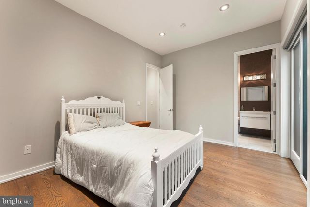 152 VINE ST, Philadelphia, PA 19106