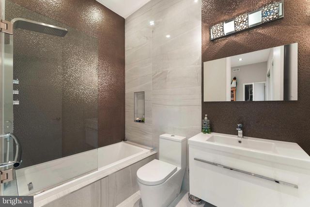 152 VINE ST, Philadelphia, PA 19106