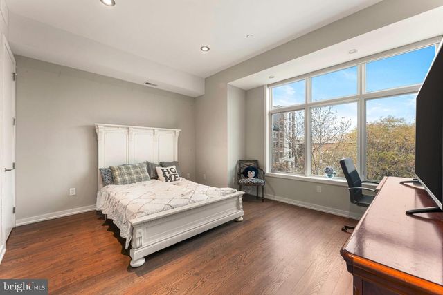 152 VINE ST, Philadelphia, PA 19106