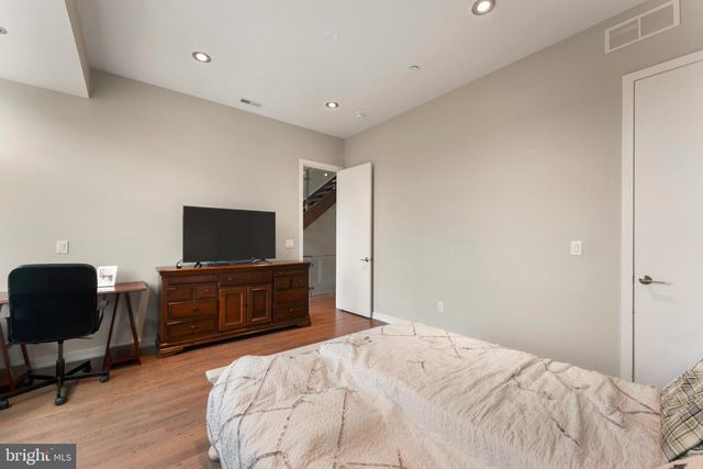 152 VINE ST, Philadelphia, PA 19106