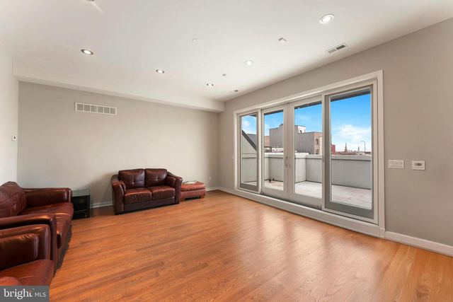 152 VINE ST, Philadelphia, PA 19106