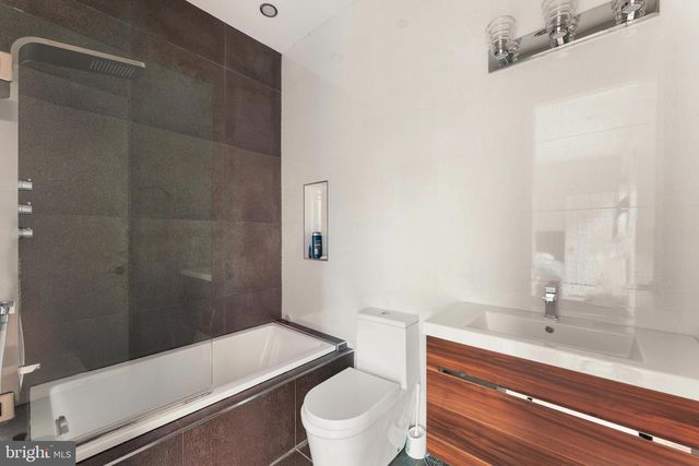 152 VINE ST, Philadelphia, PA 19106