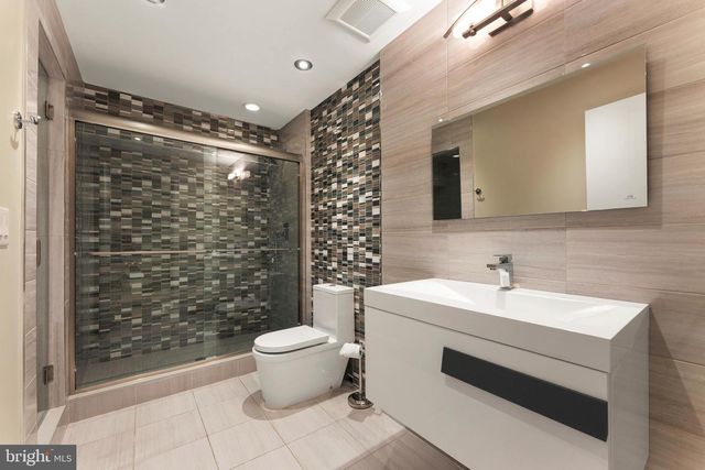 152 VINE ST, Philadelphia, PA 19106