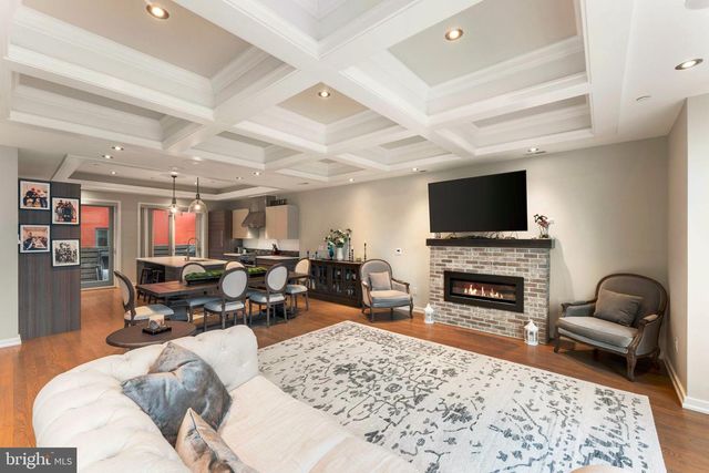 152 VINE ST, Philadelphia, PA 19106