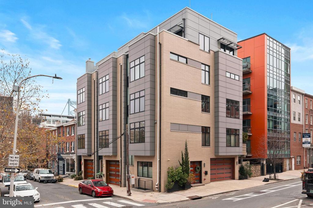 152 VINE ST, Philadelphia, PA 19106