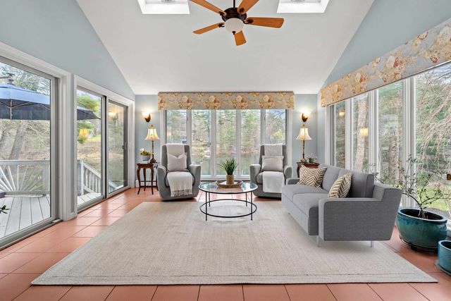 12 Magazine Street, Bedford, NH 03110