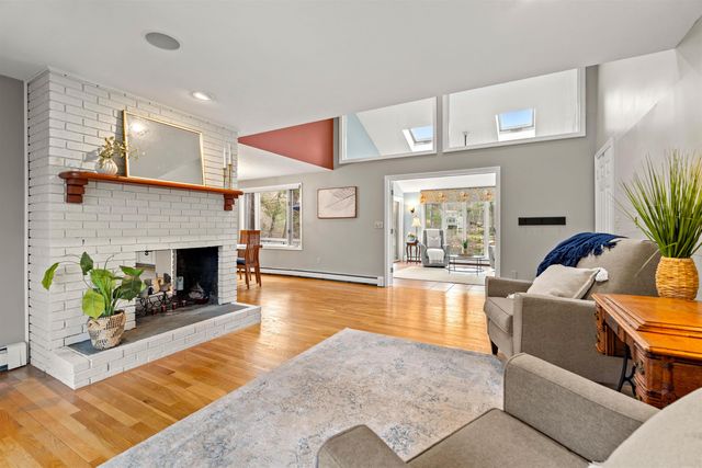 12 Magazine Street, Bedford, NH 03110