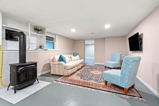 12 Magazine Street, Bedford, NH 03110