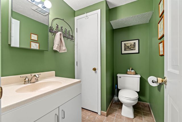 12 Magazine Street, Bedford, NH 03110