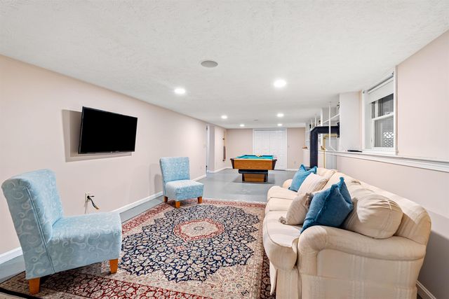 12 Magazine Street, Bedford, NH 03110