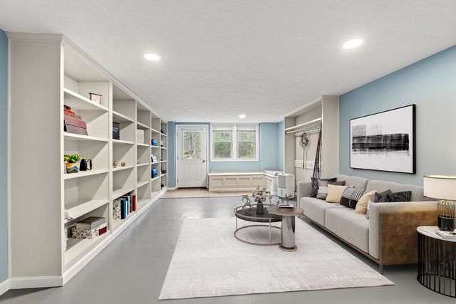 12 Magazine Street, Bedford, NH 03110