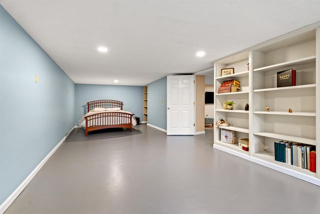 12 Magazine Street, Bedford, NH 03110