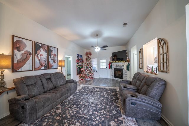 120 CLAY HILLS DR, Oakland, TN 38060