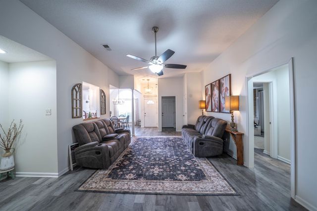 120 CLAY HILLS DR, Oakland, TN 38060