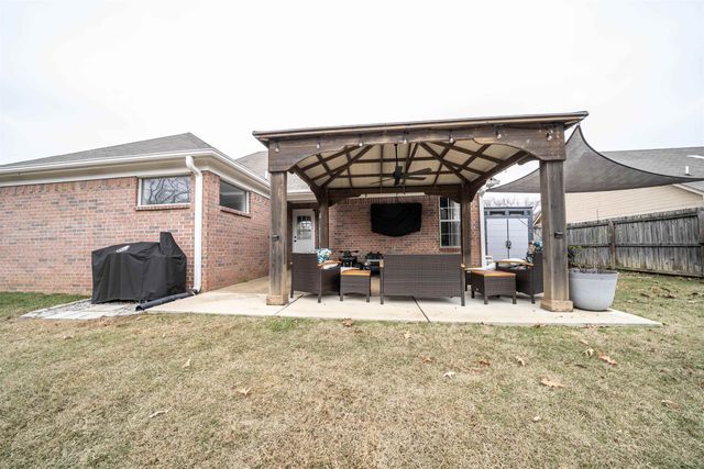 120 CLAY HILLS DR, Oakland, TN 38060