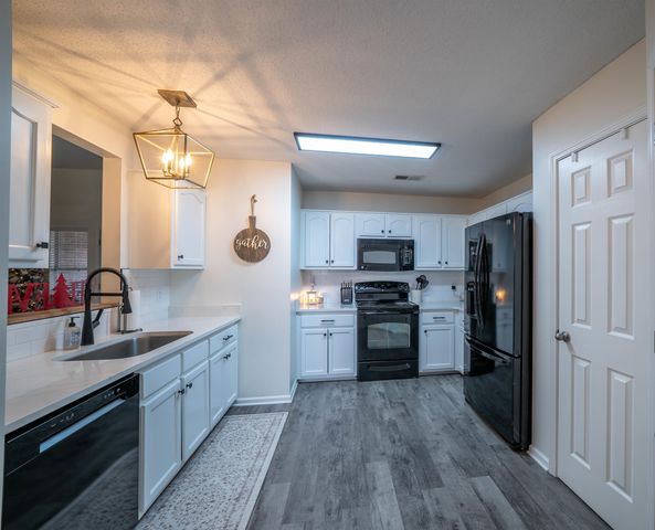 120 CLAY HILLS DR, Oakland, TN 38060