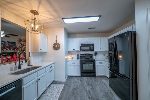 120 CLAY HILLS DR, Oakland, TN 38060