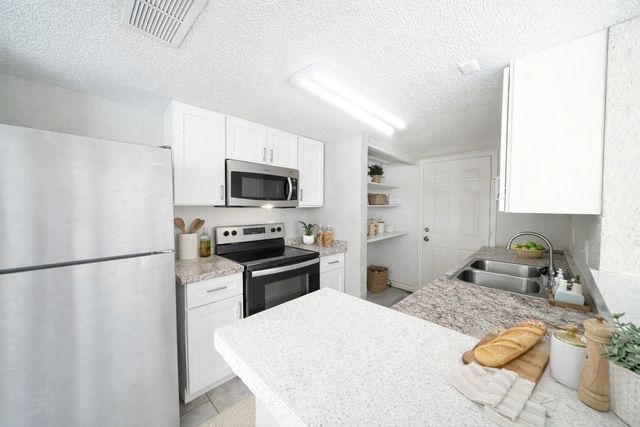 8100 Leonora Street M4, Houston, TX 77061