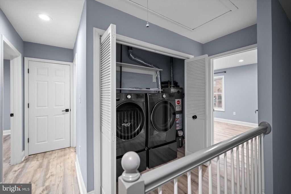 Image 12 of property listing at 967 S ROLFE ST S #2, Arlington, VA 22204