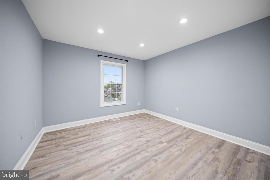 Image 17 of property listing at 967 S ROLFE ST S #2, Arlington, VA 22204