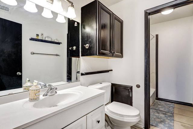911 Country Club Drive SE APT E, Rio Rancho, NM 87124