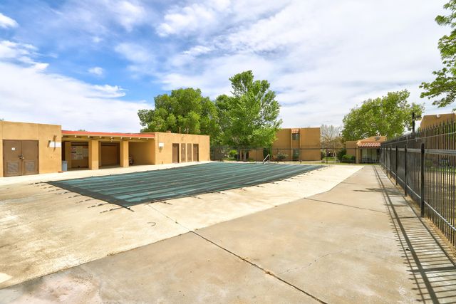 911 Country Club Drive SE APT E, Rio Rancho, NM 87124