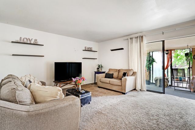 911 Country Club Drive SE APT E, Rio Rancho, NM 87124