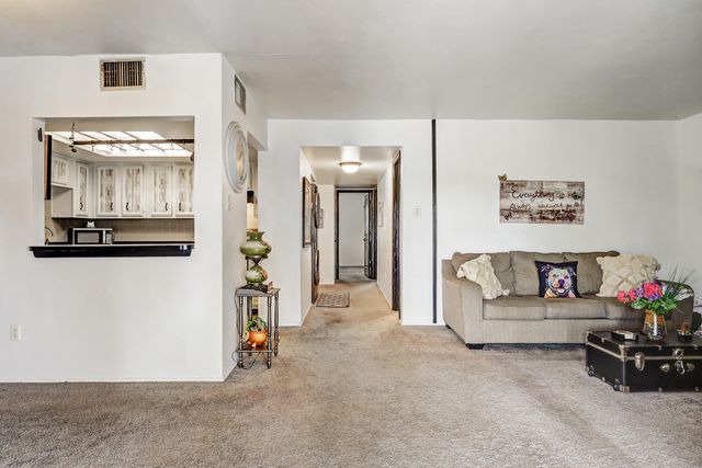 911 Country Club Drive SE APT E, Rio Rancho, NM 87124