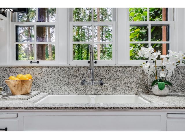 920 FAIRWAY Rd, Lake Oswego, OR 97034