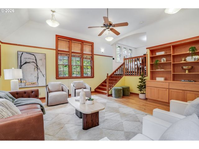 920 FAIRWAY Rd, Lake Oswego, OR 97034