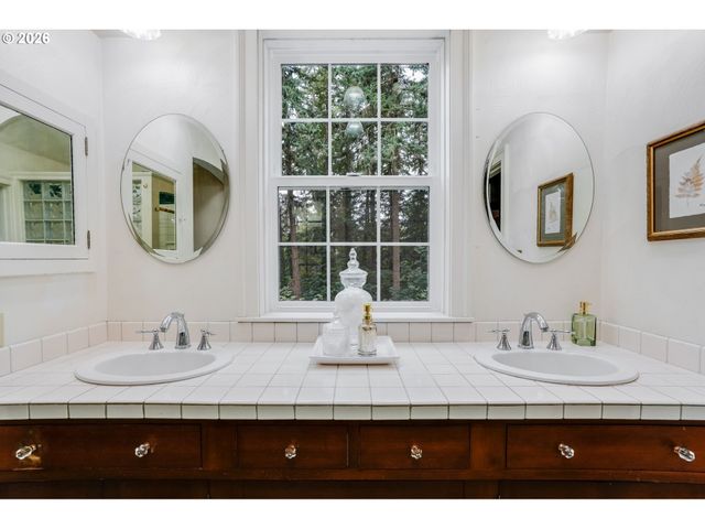 920 FAIRWAY Rd, Lake Oswego, OR 97034