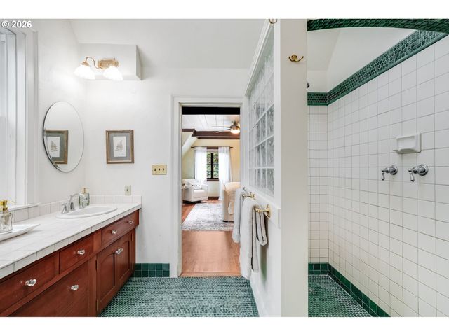 920 FAIRWAY Rd, Lake Oswego, OR 97034