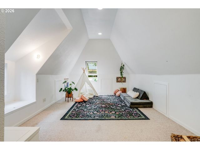 920 FAIRWAY Rd, Lake Oswego, OR 97034
