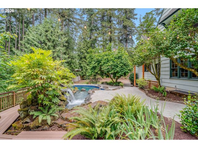 920 FAIRWAY Rd, Lake Oswego, OR 97034