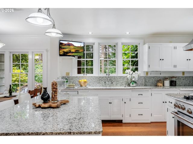 920 FAIRWAY Rd, Lake Oswego, OR 97034