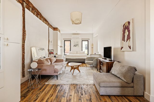 285A KINGSLAND Avenue, New York City, NY 11222
