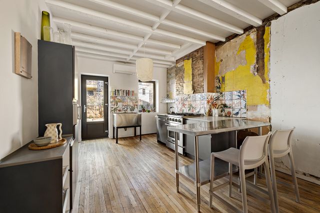 285A KINGSLAND Avenue, New York City, NY 11222