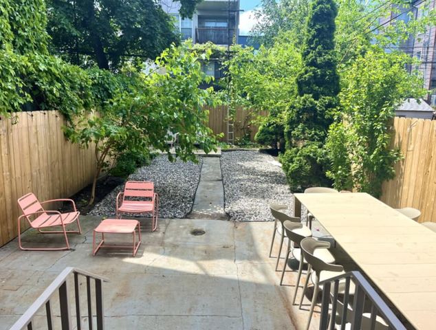 285A KINGSLAND Avenue, New York City, NY 11222