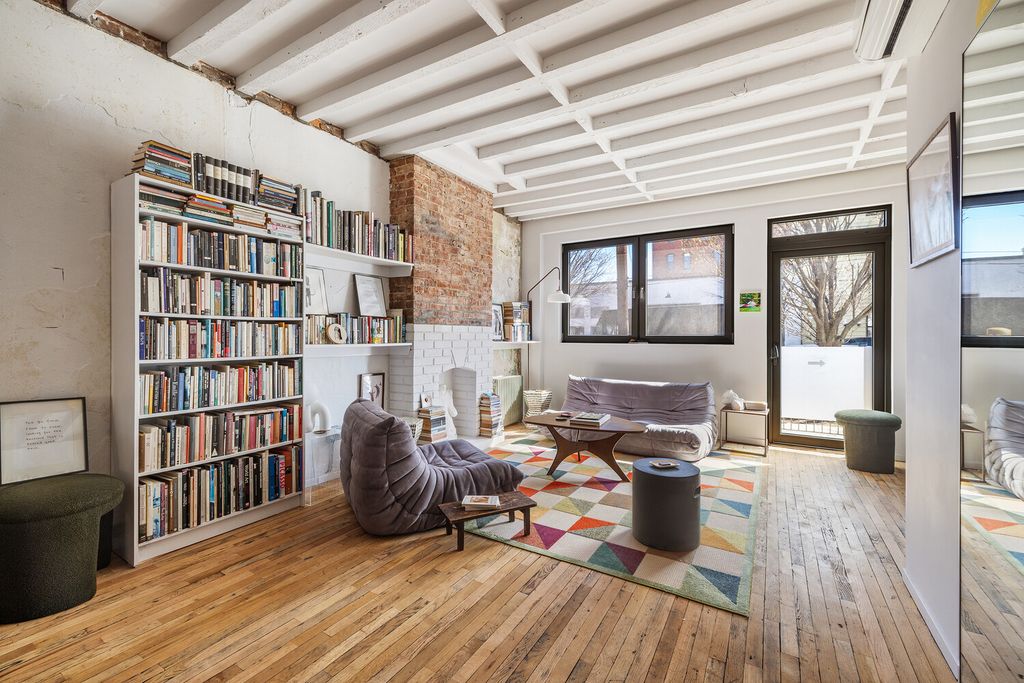 285A KINGSLAND Avenue, New York City, NY 11222