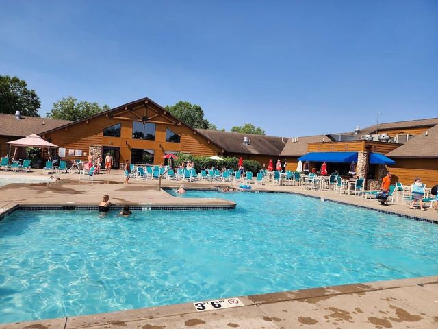 128 Lake Shore Drive, Wisconsin Dells, WI 53965