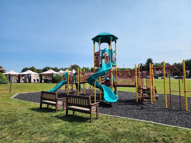 128 Lake Shore Drive, Wisconsin Dells, WI 53965