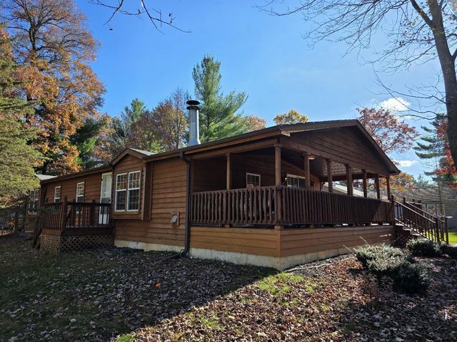 128 Lake Shore Drive, Wisconsin Dells, WI 53965