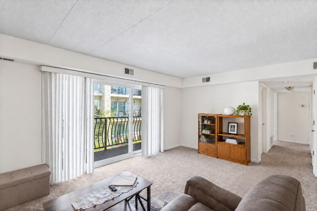 6248 S Gullikson Road 2E, Chicago, IL 60638 — photo 3