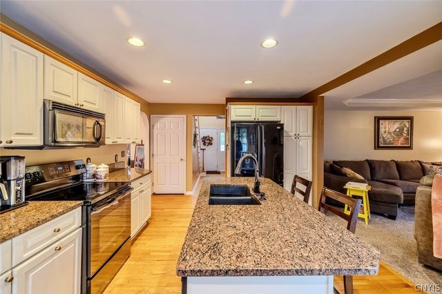 8624 Disraeli Path, Cicero, NY 13039