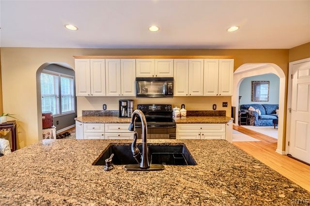 8624 Disraeli Path, Cicero, NY 13039