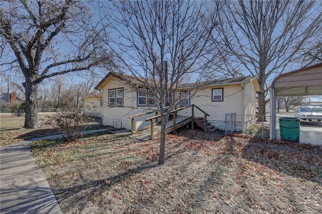 117 E Denmark Street, Walnut Springs, TX 76690