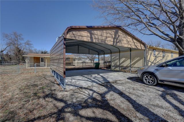 117 E Denmark Street, Walnut Springs, TX 76690