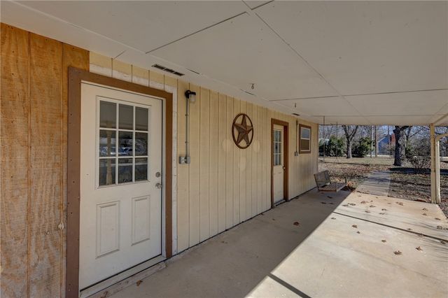 117 E Denmark Street, Walnut Springs, TX 76690